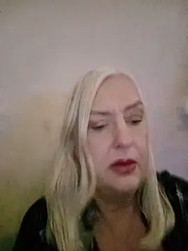 Snapshot of Julia20X chatting on May 13, 2026, 10:11 am Julia20X online show from May 13, 2026, 10:11 am