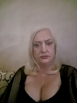 Snapshot of Julia20X chatting on April 22, 2026, 1:40 pm Julia20X online show from April 22, 2026, 1:40 pm