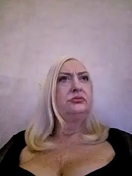Snapshot of Julia20X chatting on April 23, 2026, 11:38 am Julia20X online show from April 23, 2026, 11:38 am