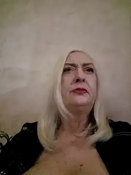 Snapshot of Julia20X chatting on May 1, 2026, 6:24 pm Julia20X online show from May 1, 2026, 6:24 pm
