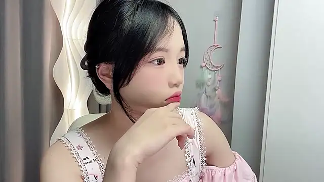 Xiaoqing00 online show from May 25, 2026, 5:18 am
