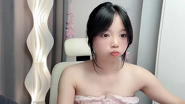 Xiaoqing00 online show from May 20, 2026, 2:47 pm