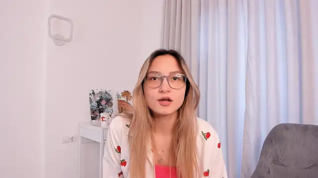 AleidaKallen online show from April 18, 2026, 8:49 am