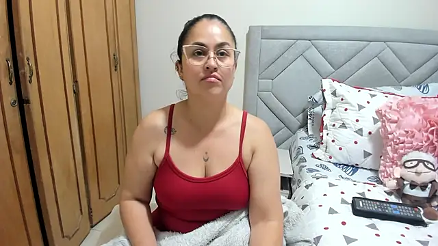 Lauren ws online show from April 12, 2026, 7:39 pm