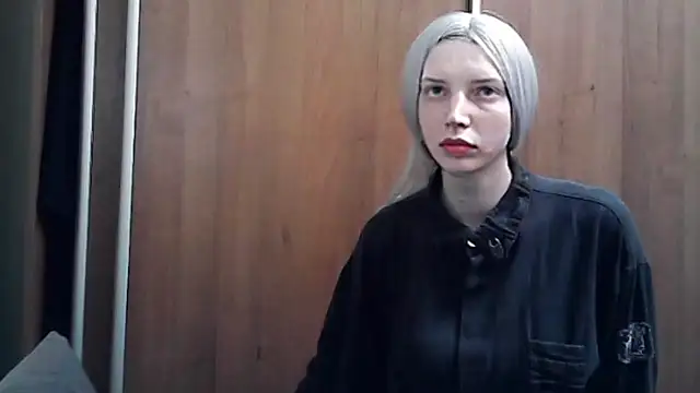 Crimson Lady online show from May 19, 2026, 5:31 pm