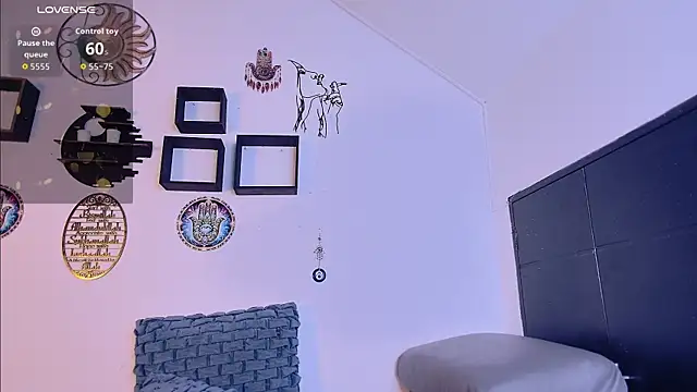 LunaBaxter  online show from June 9, 2026, 12:28 pm