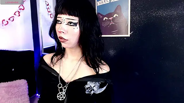 KiomyVamp online show from May 27, 2026, 4:03 pm