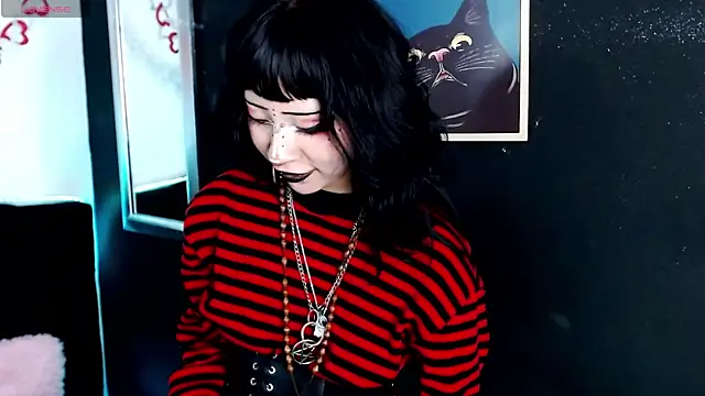 KiomyVamp online show from May 28, 2026, 4:13 pm