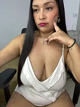 Snapshot of Simplemente_Aurora chatting on May 21, 2026, 7:11 pm Simplemente Aurora online show from May 21, 2026, 7:11 pm