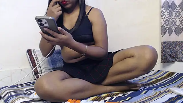 Snapshot of VelvetCoupleLive chatting on May 8, 2026, 5:22 am VelvetCoupleLive online show from May 8, 2026, 5:22 am