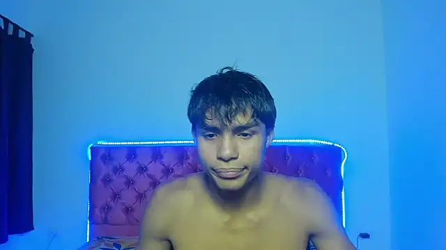 Snapshot of skinny_sam chatting on April 13, 2026, 3:54 am skinny sam online show from April 13, 2026, 3:54 am