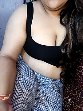 FATTY GIRLl online show from April 9, 2026, 4:13 pm