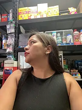 MIA ROSSEEE online show from June 5, 2026, 7:52 pm