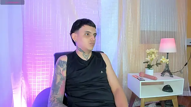Snapshot of TommyHolland chatting on April 24, 2026, 4:47 am TommyHolland online show from April 24, 2026, 4:47 am