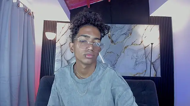 Snapshot of triiangel_latinboy chatting on May 17, 2026, 1:11 pm triiangel latinboy online show from May 17, 2026, 1:11 pm