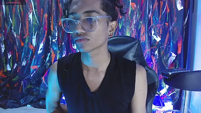 Snapshot of triiangel_latinboy chatting on May 29, 2026, 12:33 pm triiangel latinboy online show from May 29, 2026, 12:33 pm