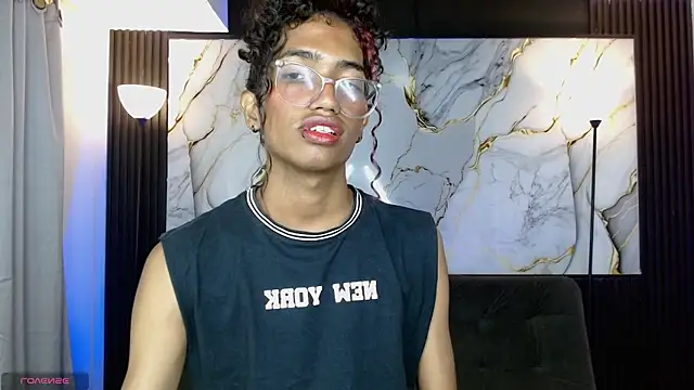 Snapshot of triiangel_latinboy chatting on May 8, 2026, 12:25 am triiangel latinboy online show from May 8, 2026, 12:25 am