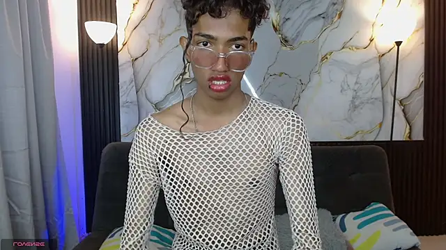 Snapshot of triiangel_latinboy chatting on May 11, 2026, 12:39 pm triiangel latinboy online show from May 11, 2026, 12:39 pm