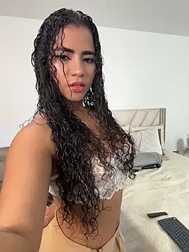 Snapshot of ZaraReyes chatting on May 11, 2026, 12:17 pm ZaraReyes online show from May 11, 2026, 12:17 pm