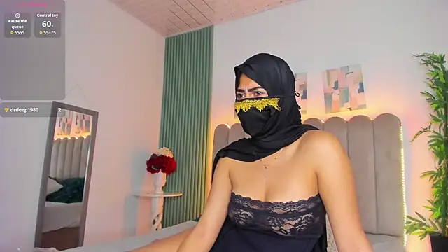 Snapshot of Layla_amirah chatting on May 1, 2026, 3:11 am Layla amirah online show from May 1, 2026, 3:11 am