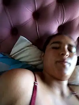 vyxenmoon online show from April 12, 2026, 7:06 pm