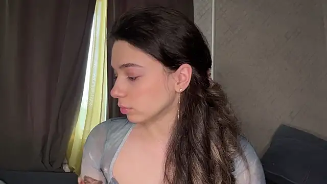 Angeliheee online show from April 21, 2026, 2:34 pm