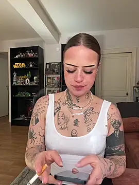 liloutatoou online show from April 14, 2026, 1:38 pm