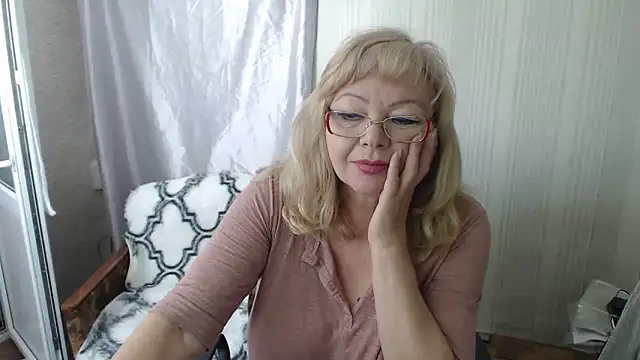 Snapshot of LavandaMay chatting on April 30, 2026, 8:10 am LavandaMay online show from April 30, 2026, 8:10 am