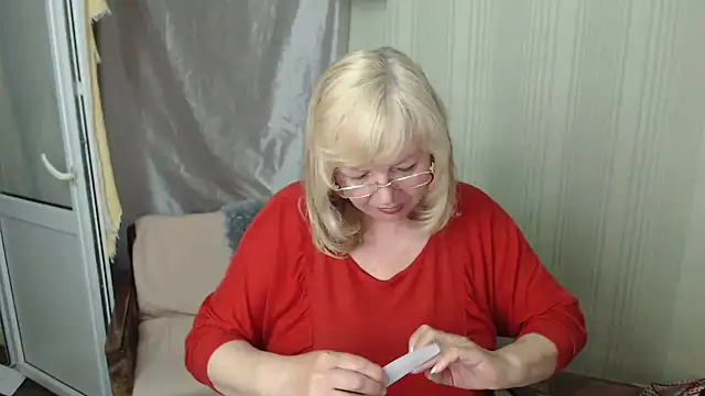 Snapshot of LavandaMay chatting on May 19, 2026, 8:27 pm LavandaMay online show from May 19, 2026, 8:27 pm