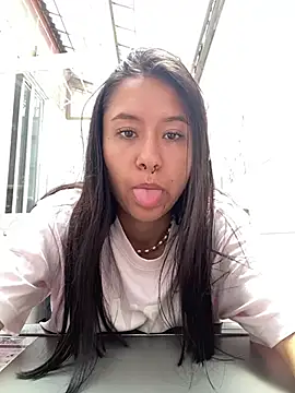 Snapshot of chloe-disire chatting on June 3, 2026, 5:17 pm chloe-disire online show from June 3, 2026, 5:17 pm