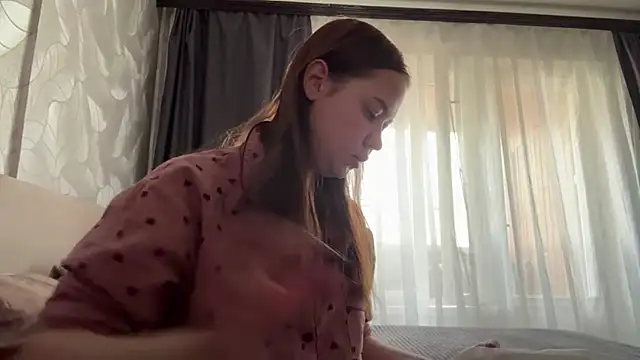 Snapshot of SofiaElents chatting on April 13, 2026, 12:31 pm SofiaElents online show from April 13, 2026, 12:31 pm