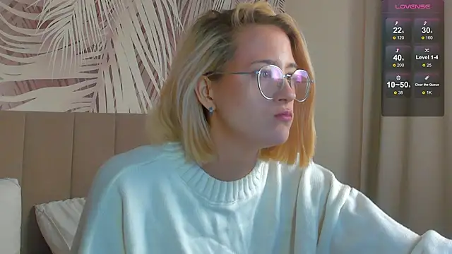 Snapshot of Lizzyvega chatting on May 5, 2026, 1:52 am Lizzyvega online show from May 5, 2026, 1:52 am
