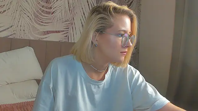 Snapshot of Lizzyvega chatting on April 28, 2026, 1:48 am Lizzyvega online show from April 28, 2026, 1:48 am