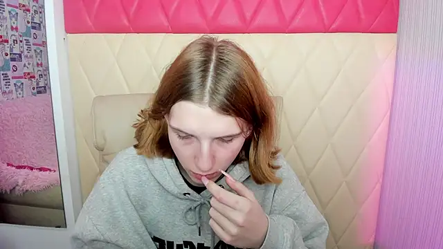 xSophieexx online show from April 21, 2026, 2:14 am