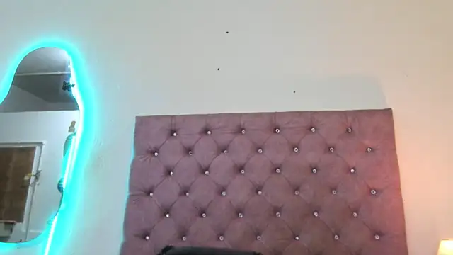 Snapshot of laurenlaine chatting on May 21, 2026, 4:04 pm laurenlaine online show from May 21, 2026, 4:04 pm