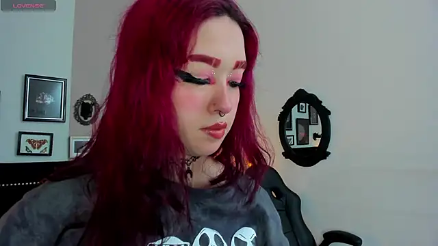 Snapshot of Leah_cherry chatting on June 16, 2026, 8:20 pm Leah cherry online show from June 16, 2026, 8:20 pm