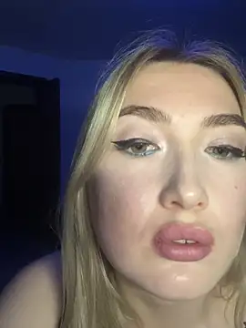 Snapshot of Mira_royy chatting on May 27, 2026, 5:53 pm Mira royy online show from May 27, 2026, 5:53 pm