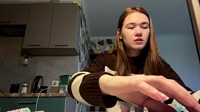 ValiriaX online show from April 10, 2026, 1:29 pm