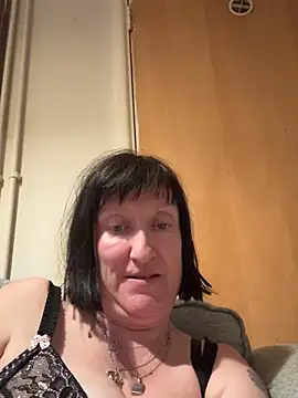 Snapshot of DeliciousDebbie_ chatting on April 15, 2026, 8:31 pm DeliciousDebbie online show from April 15, 2026, 8:31 pm