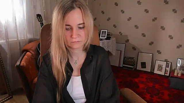 Snapshot of MiaSparkes chatting on June 16, 2026, 11:21 am MiaSparkes online show from June 16, 2026, 11:21 am