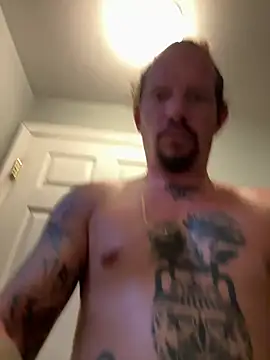 youngwildfreee online show from April 26, 2026, 10:07 pm