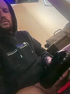 youngwildfreee online show from April 24, 2026, 7:32 am