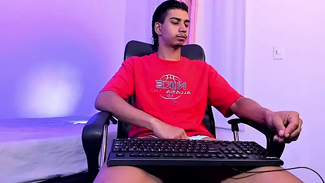 Snapshot of Stiwar_Latin chatting on April 10, 2026, 12:12 pm Stiwar Latin online show from April 10, 2026, 12:12 pm