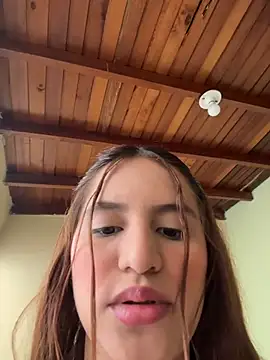 ViankaRose online show from April 19, 2026, 12:39 pm
