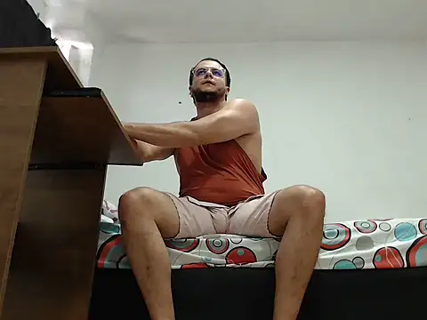 Snapshot of Masterboy00 chatting on April 11, 2026, 3:59 pm Masterboy00 online show from April 11, 2026, 3:59 pm