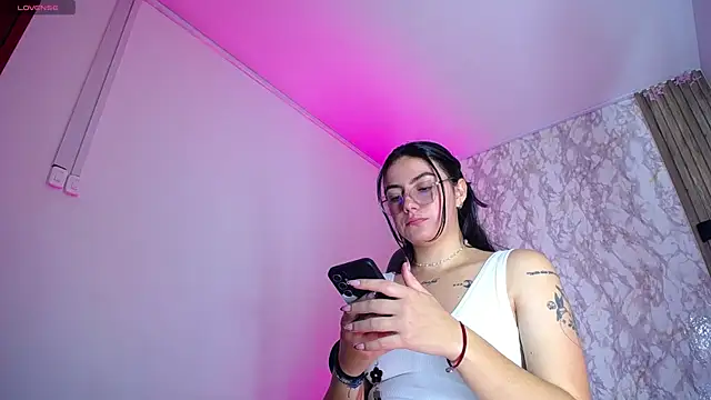 Snapshot of Miss_Merlin_ chatting on April 19, 2026, 4:24 am Miss Merlin online show from April 19, 2026, 4:24 am