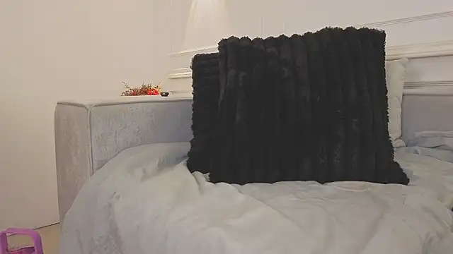 giigii hadidd online show from July 18, 2026, 7:22 pm