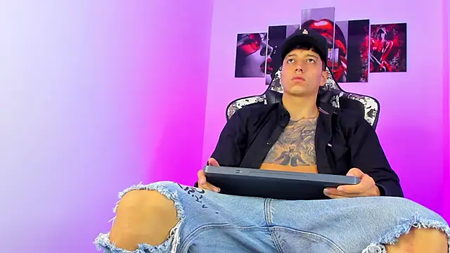 eithan boy  online show from June 18, 2026, 11:48 am
