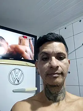 Snapshot of elchamogabotiktok chatting on May 31, 2026, 1:11 am elchamogabotiktok online show from May 31, 2026, 1:11 am