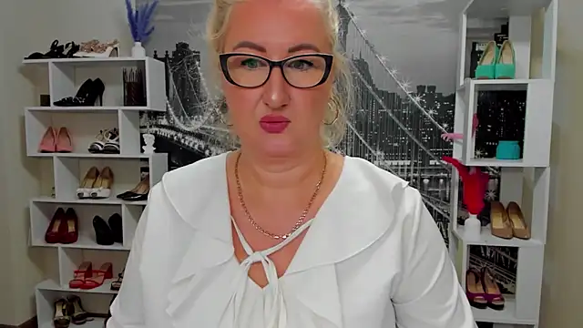 DianaFrances online show from May 4, 2026, 8:28 am